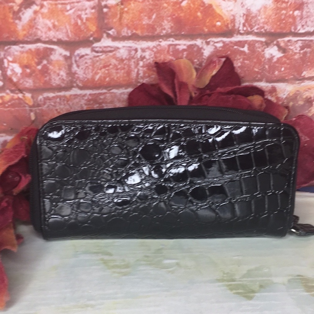 Black Crocodile-Embossed Faux Patent Leather Zippered Wallet - Picture 3 of 9